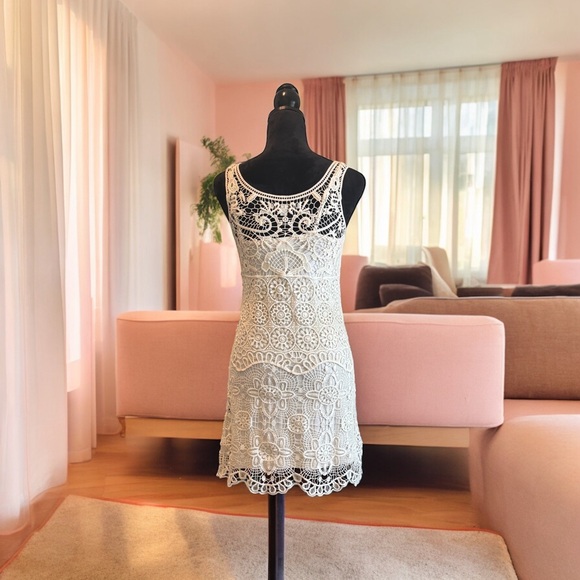 Lauren Conrad Dress - Picture 2 of 9